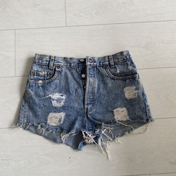 Distressed Vintage Levi's Mid Waist Shorts - Picture 2 of 2